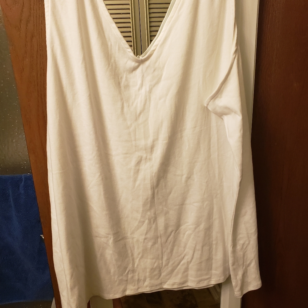 White tank - Picture 3 of 3